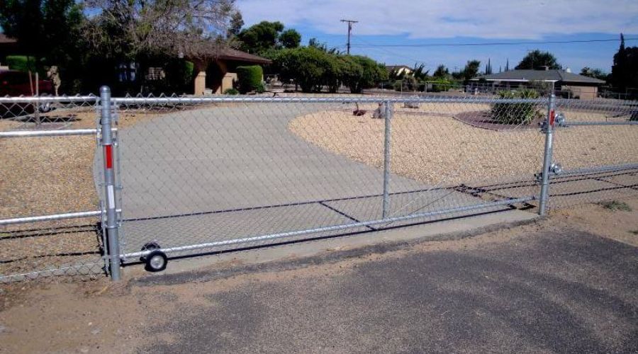 A rolling custom chain link gate