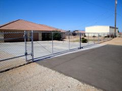 5' chain link, 2 18' rolling gates, meet in the middle