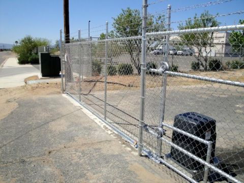 Barbed Wire Rolling Gate for Security
