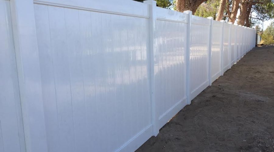 6' privacy vinyl fence white